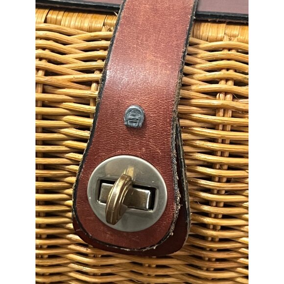 Vintage Etienne Aigner Wicker Leather Shoulder Bag with Twist-lock - Picture 7 of 8